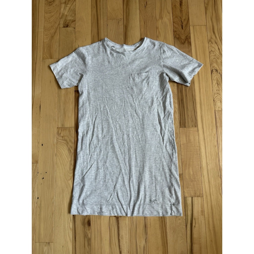 Arc'teryx Cela Dress Women's Shirt XS Light Gray Short Sleeve EUC T-Shirt